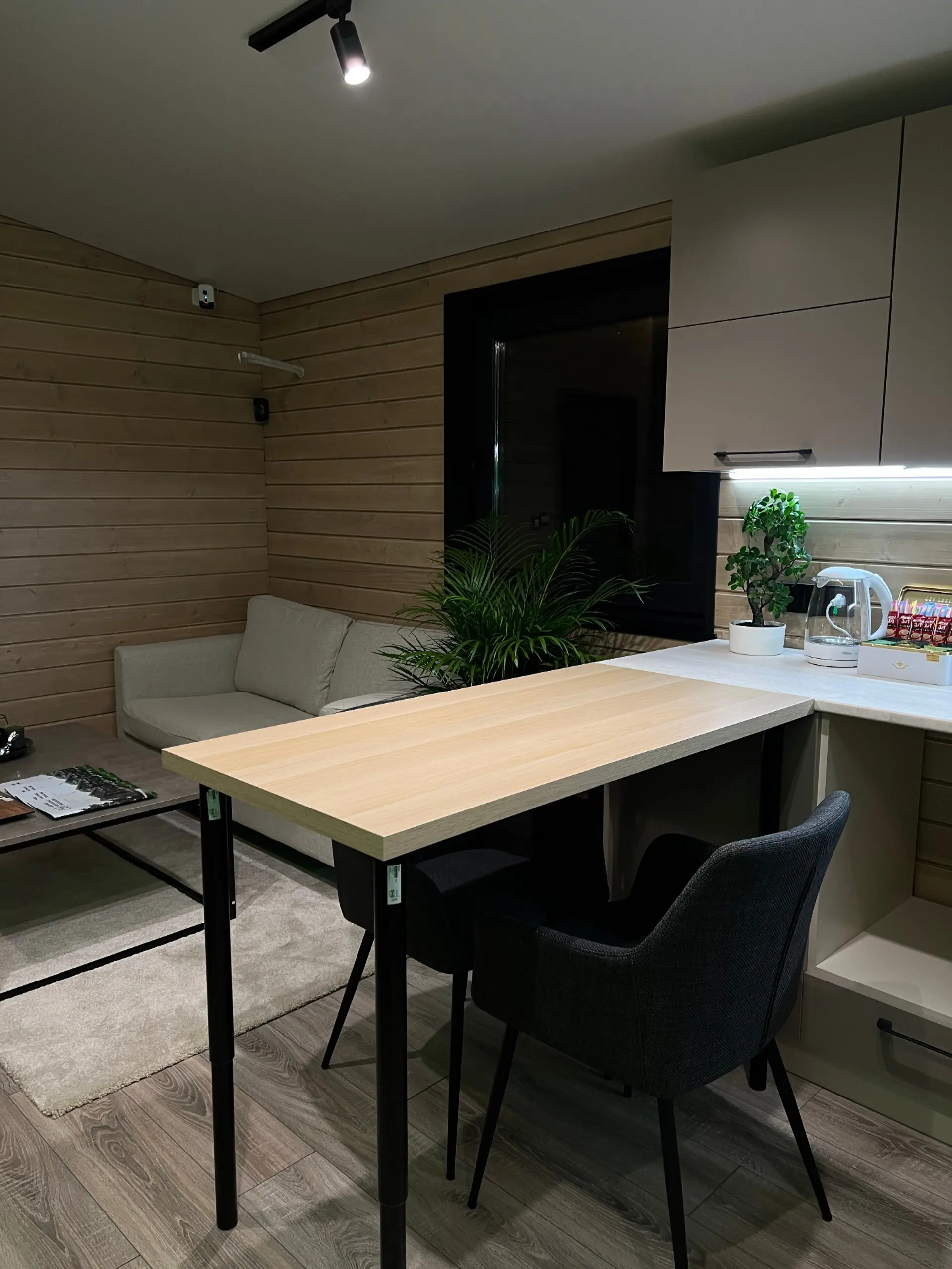 Modulární kancelář 37 m² ve Varšavě — fotografie